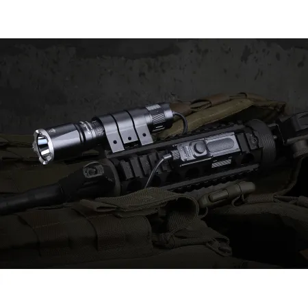 Latarka taktyczna LED Fenix TK16 V2.0 czarna