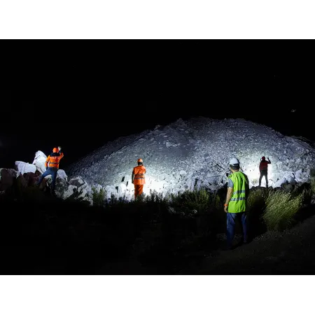 Latarka LED Fenix LR35R czarna