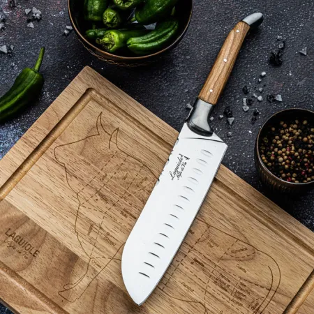 Nóż Laguiole Santoku Olive z deską do krojenia