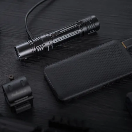 Latarka taktyczna LED Fenix PD36R Pro