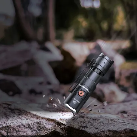 Latarka taktyczna LED Fenix PD25R czarna