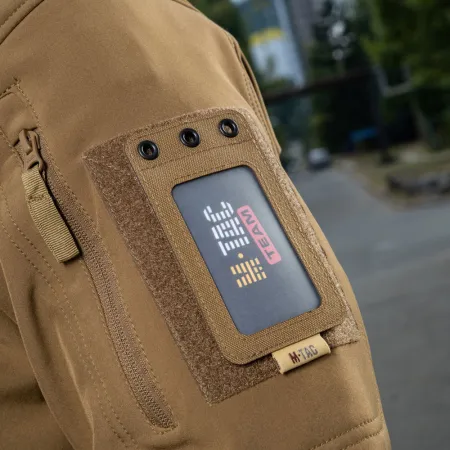 Pokrowiec na identyfikator M-Tac z przezroczystym panelem coyote